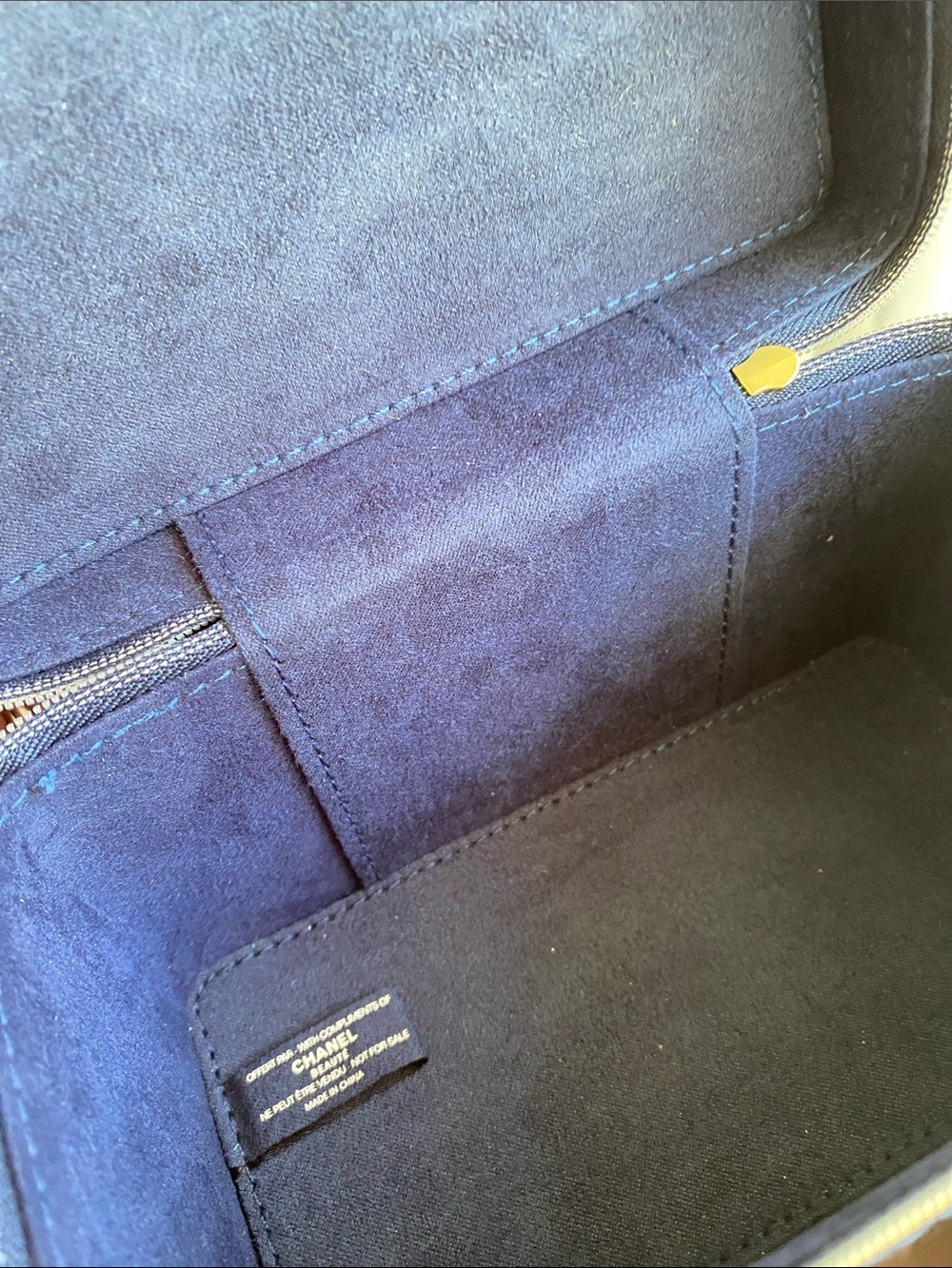 Chanel Blue and Gold Tweed Vanity Case - Picture 8 of 10